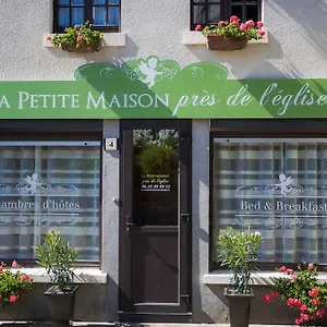 La Petite Maison Pres De L'eglise Frühstückspension